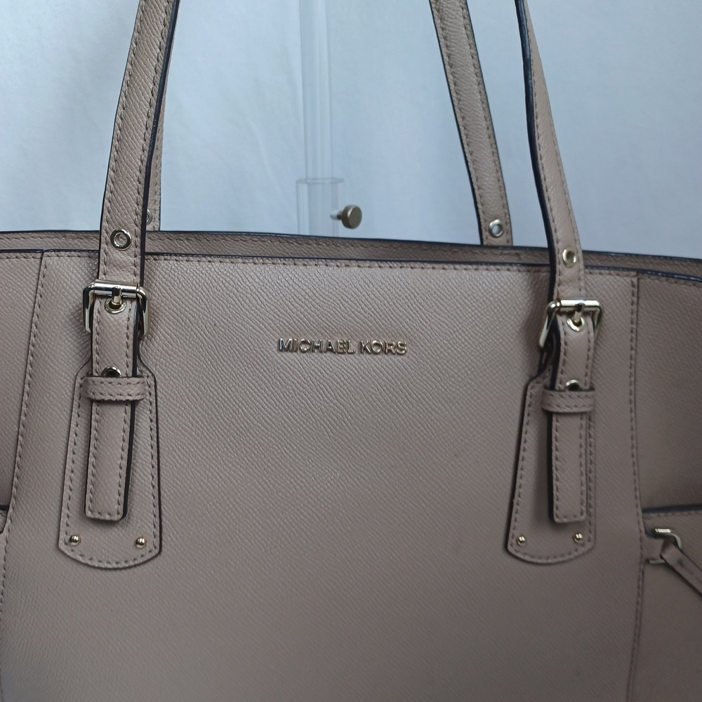 Michael Kors Voyager East West Tote Bag Taupe Saffiano Leather Gold Hardware - Picture 3 of 16